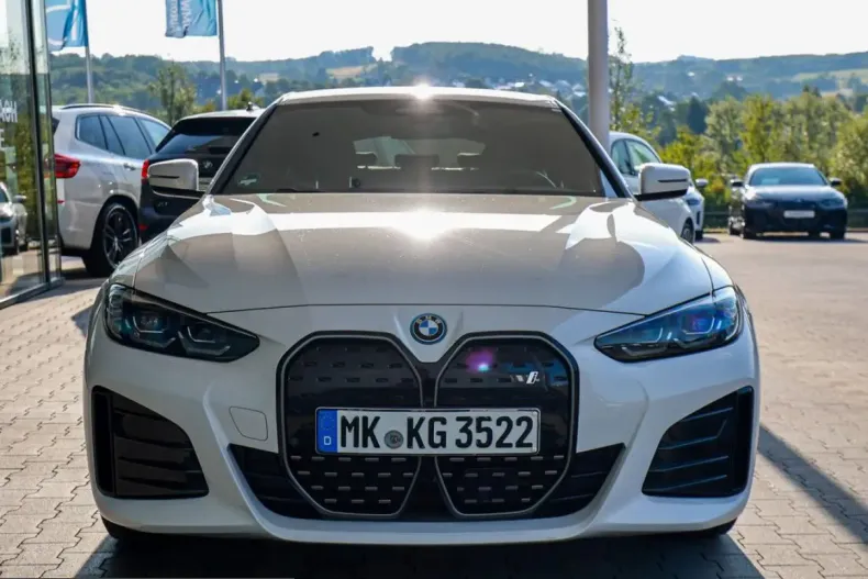 BMW i4 (Seria 4) din 2024 cu 37.111 km - oferta BMW259196 - foto 3