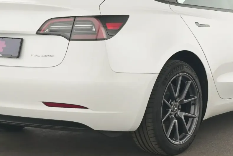 Tesla Model 3 din 2023 cu 71.407 km - oferta TES259225 - foto 13