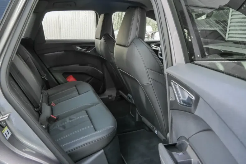 Audi Q4 din 2021 cu 30.000 km - oferta AUD259234 - foto 4