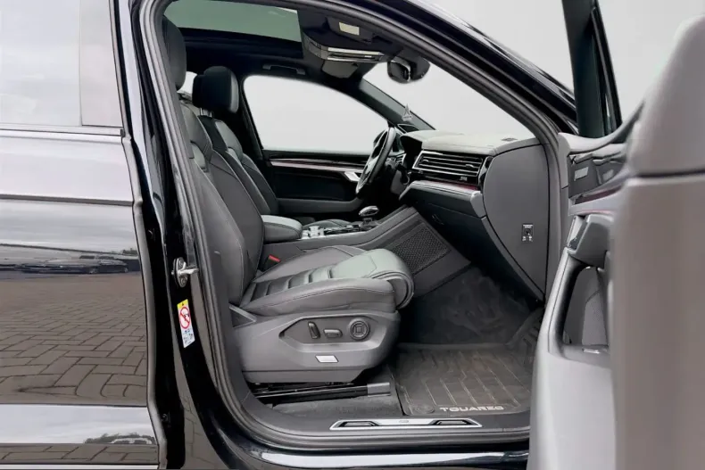 Volkswagen Touareg din 2021 cu 57.500 km - oferta VOL259254 - foto 26