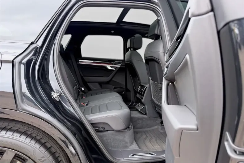 Volkswagen Touareg din 2021 cu 57.500 km - oferta VOL259254 - foto 29