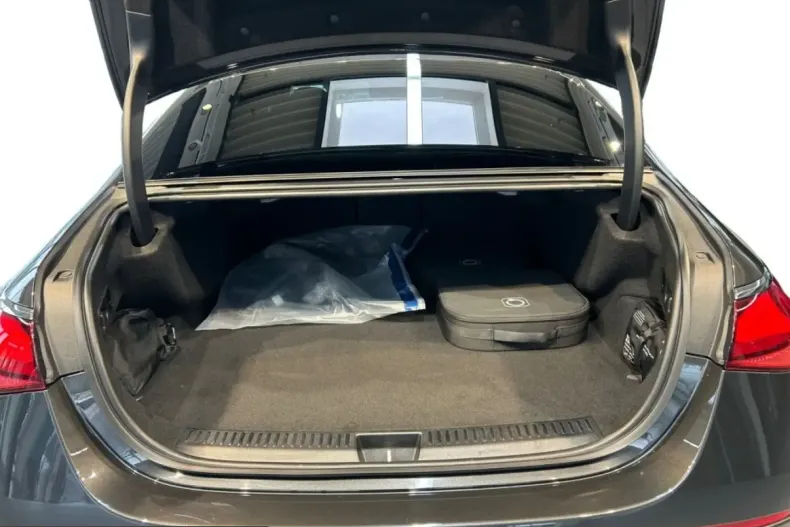 Mercedes-Benz E 300 (Clasa E) din 2025 cu 9.100 km - oferta MER259286 - foto 18