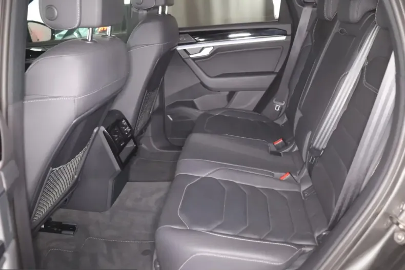 Volkswagen Touareg din 2021 cu 34.548 km - oferta VOL259296 - foto 21