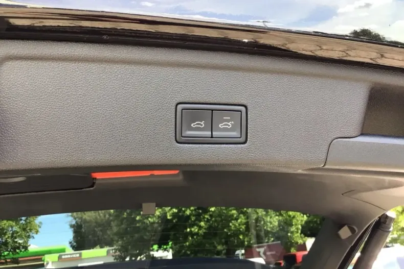 Volkswagen Touareg din 2023 cu 71.210 km - oferta VOL259321 - foto 12