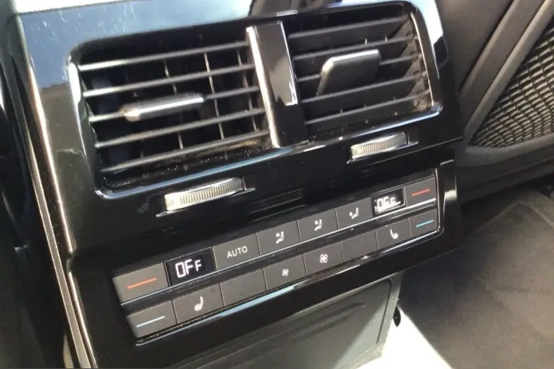 Volkswagen Touareg din 2023 cu 71.210 km - oferta VOL259321 - foto 15