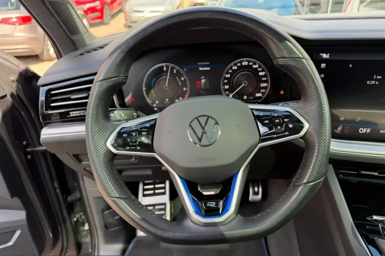 Volkswagen Touareg din 2023 cu 89.890 km - oferta VOL259326 - foto 19