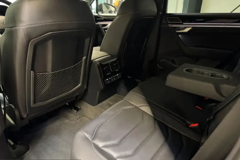 Volkswagen Touareg din 2023 cu 25.592 km - oferta VOL259327 - foto 25