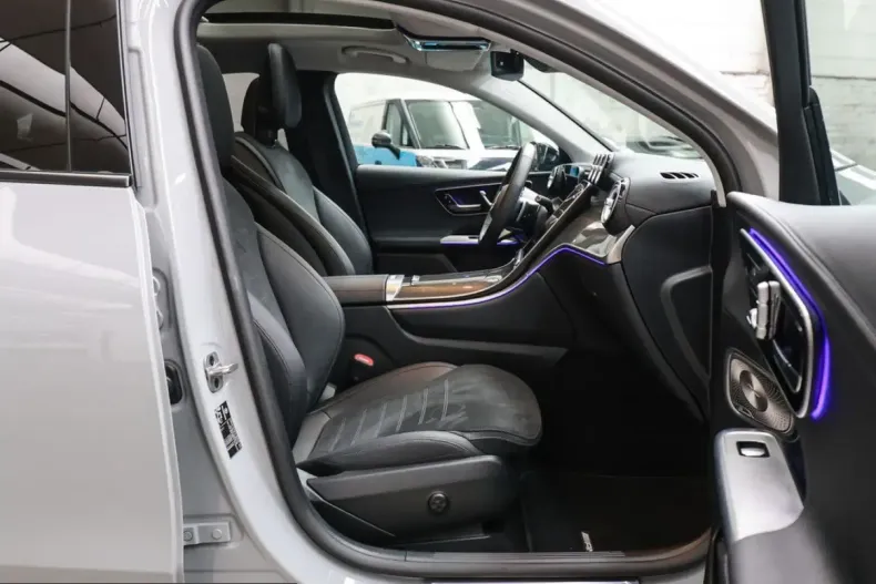 Mercedes-Benz GLC 400 (Clasa GLC) din 2025 cu 18.500 km - oferta MER259422 - foto 3