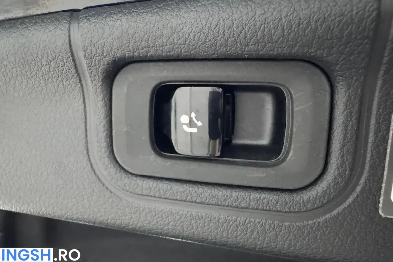 Mercedes-Benz C 300 (Clasa C) din 2023 cu 52.983 km - oferta MER259428 - foto 35