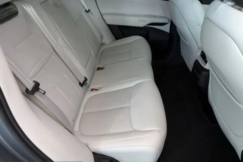 XPENG G6 din 2025 cu 4.100 km - oferta XPE259467 - foto 37
