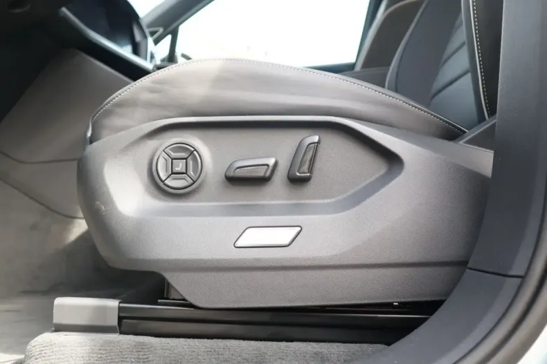 Volkswagen Touareg din 2025 cu 19.900 km - oferta VOL259489 - foto 14