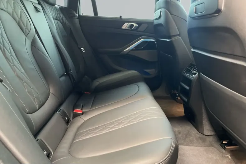 BMW X6 (Seria X) din 2024 cu 5.965 km - oferta BMW259546 - foto 10