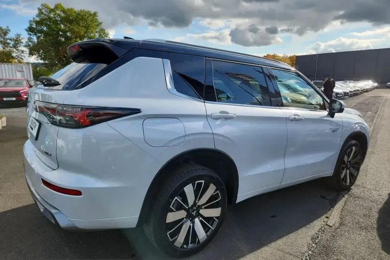 Mitsubishi Plug-in Hybrid Outlander din 2025 cu 36.824 km - oferta MIT259773 - foto 30
