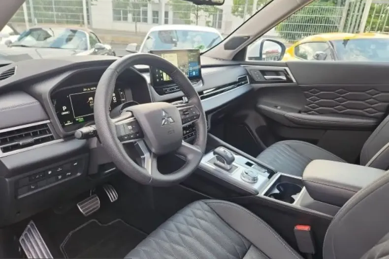 Mitsubishi Plug-in Hybrid Outlander din 2025 cu 13.550 km - oferta MIT259775 - foto 8