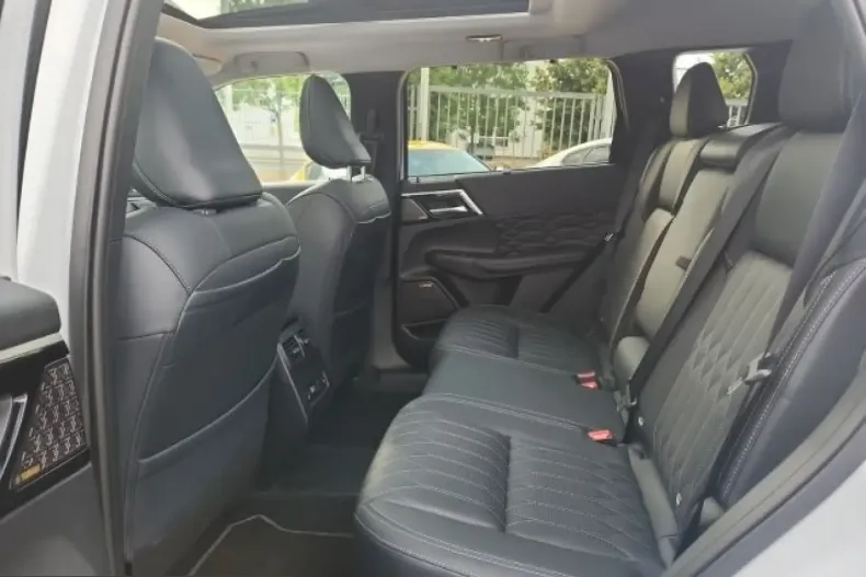 Mitsubishi Plug-in Hybrid Outlander din 2025 cu 13.550 km - oferta MIT259775 - foto 24