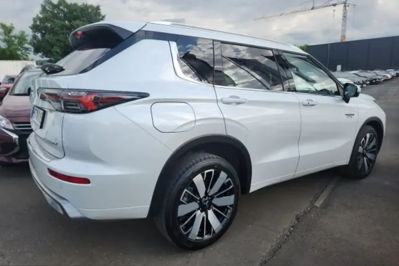 Mitsubishi Plug-in Hybrid Outlander din 2025 cu 13.550 km - oferta MIT259775 - foto 30