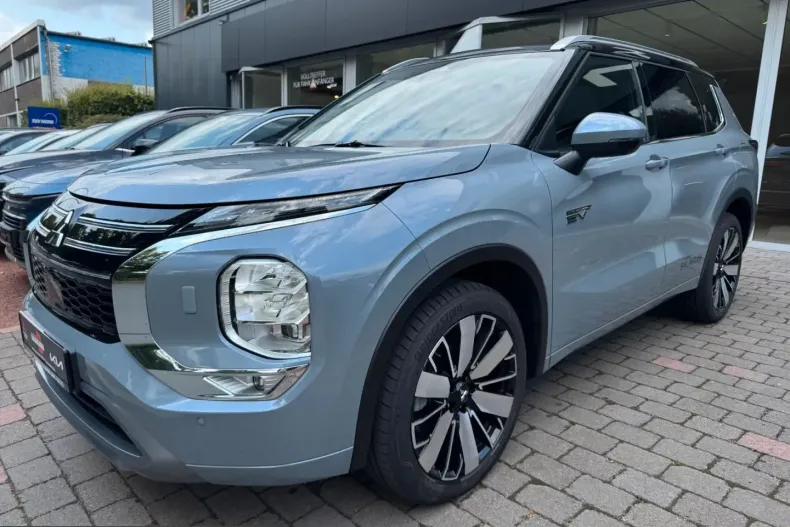 Mitsubishi Outlander din 2025 cu 10.900 km - oferta MIT259777 - foto 1