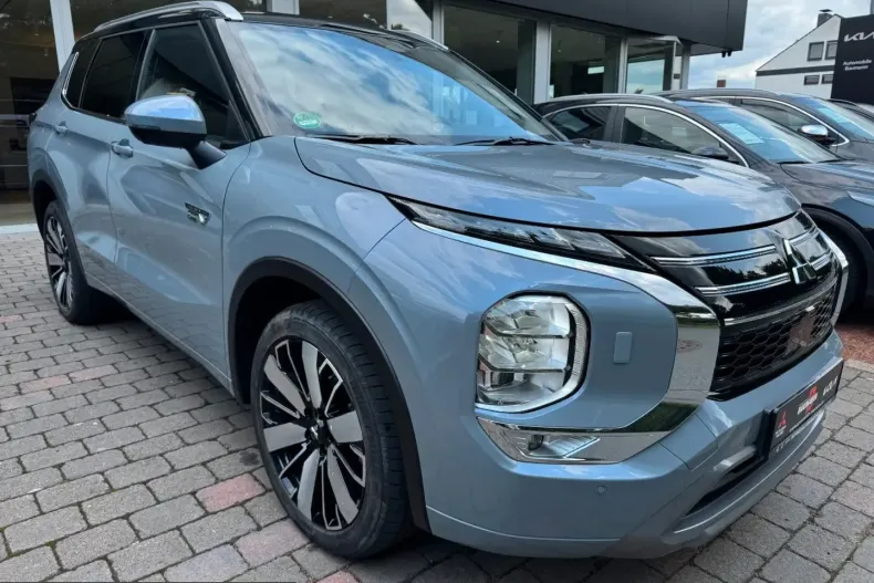 Mitsubishi Outlander din 2025 cu 10.900 km - oferta MIT259777 - foto 3