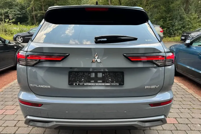 Mitsubishi Outlander din 2025 cu 10.900 km - oferta MIT259777 - foto 5