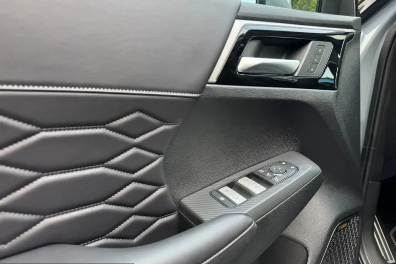 Mitsubishi Outlander din 2025 cu 10.900 km - oferta MIT259777 - foto 7