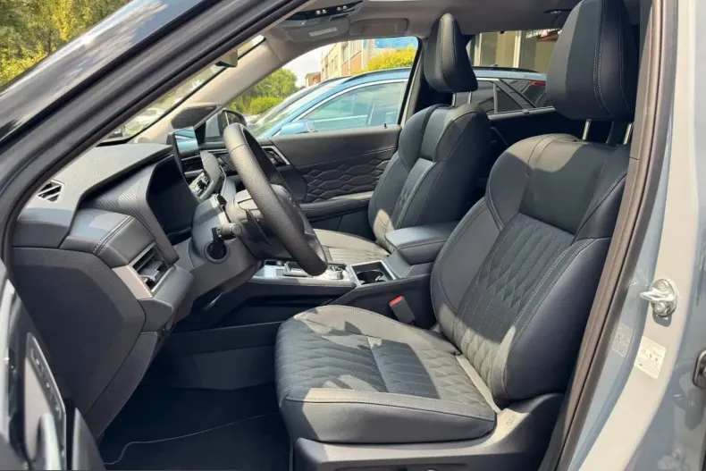 Mitsubishi Outlander din 2025 cu 10.900 km - oferta MIT259777 - foto 8
