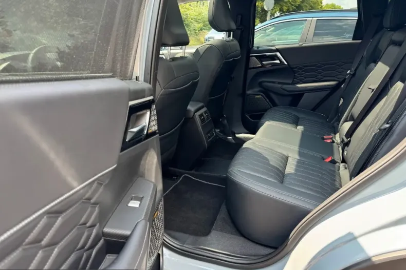 Mitsubishi Outlander din 2025 cu 10.900 km - oferta MIT259777 - foto 10