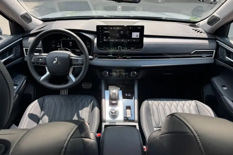 Mitsubishi Outlander din 2025 cu 10.900 km - oferta MIT259777 - foto 13