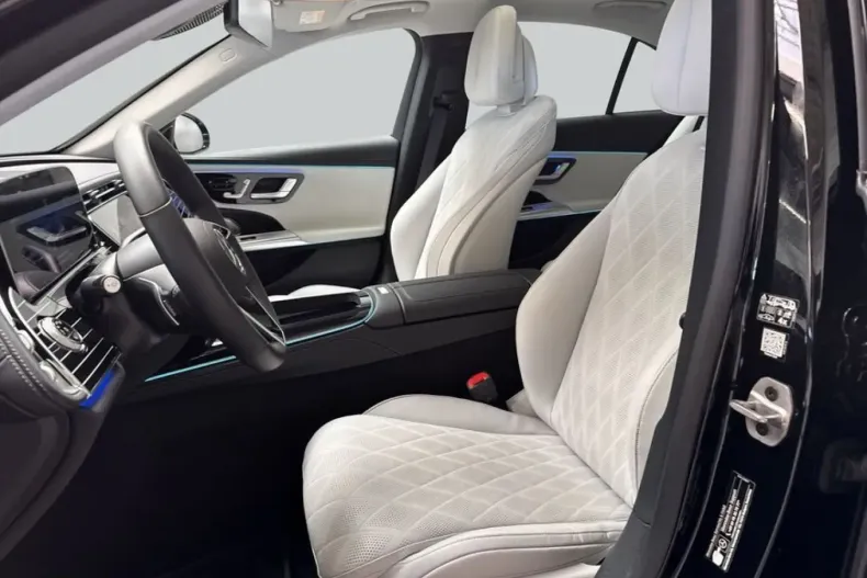 Mercedes-Benz E 300 (Clasa E) din 2025 cu 12.061 km - oferta MER259785 - foto 11