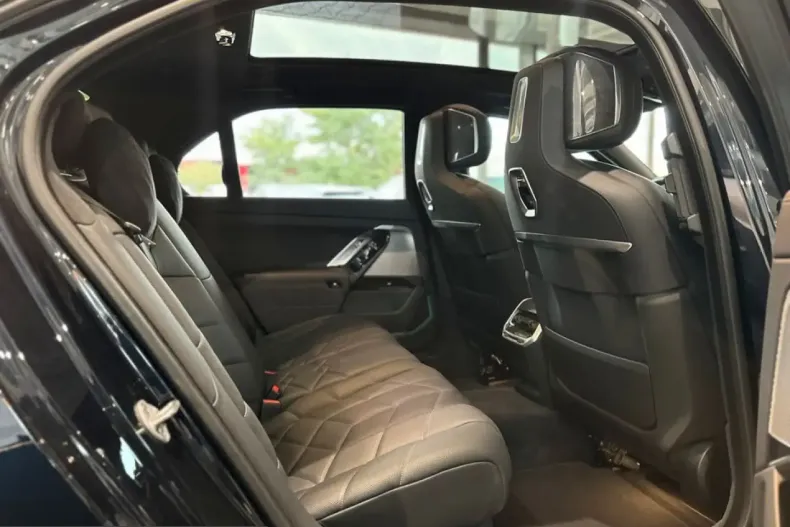 BMW i7 (Seria 7) din 2025 cu 39.800 km - oferta BMW259825 - foto 25