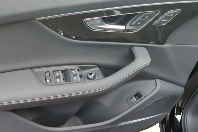 Audi Q7 din 2025 cu 12.500 km - oferta AUD259831 - foto 8