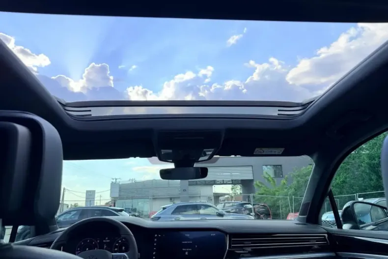 Volkswagen Touareg din 2026 cu 1.214 km - oferta VOL259845 - foto 4