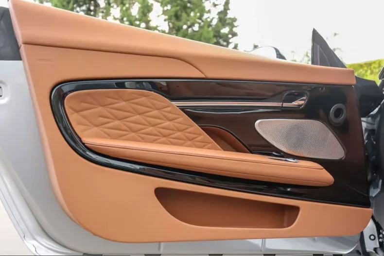 Aston Martin DB12 din 2024 cu 8.000 km - oferta AST259887 - foto 8