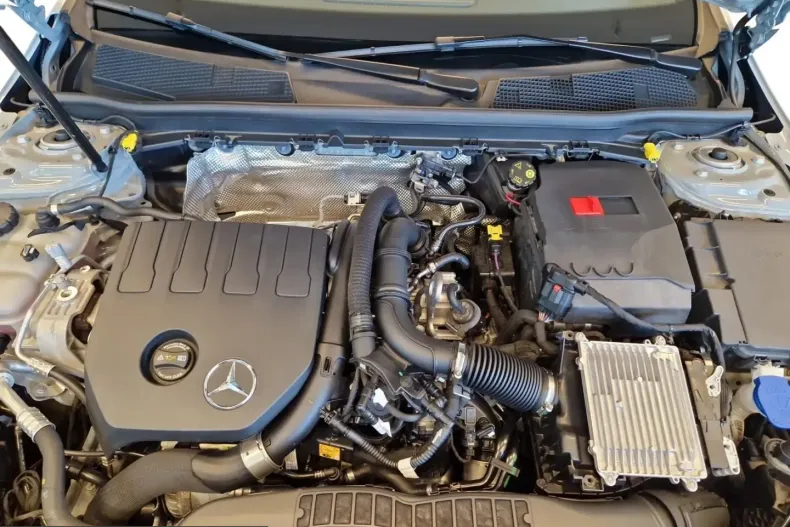 Mercedes-Benz CLA 200 (Clasa CLA) din 2025 cu 9.004 km - oferta MER259971 - foto 13