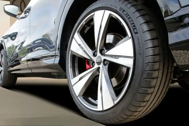 Audi Q5 din 2025 cu 11.900 km - oferta AUD260084 - foto 6