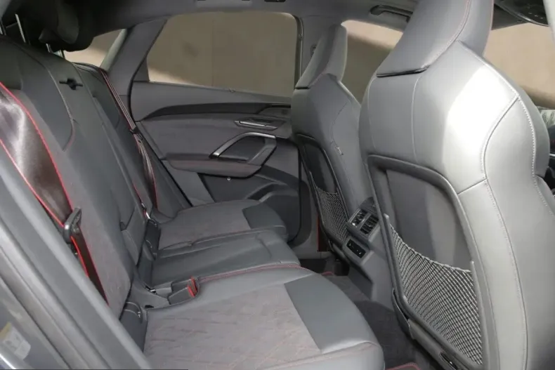 Audi Q5 din 2025 cu 11.900 km - oferta AUD260084 - foto 8