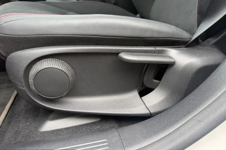Mercedes-Benz CLA 250 (Clasa CLA) din 2025 cu 14.473 km - oferta MER260099 - foto 5