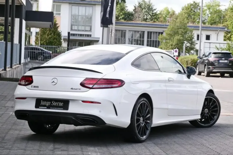 Mercedes-Benz C 300 (Clasa C) din 2023 cu 48.620 km - oferta MER260103 - foto 3