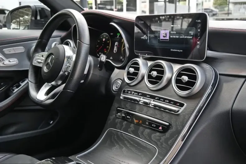 Mercedes-Benz C 300 (Clasa C) din 2023 cu 48.620 km - oferta MER260103 - foto 9