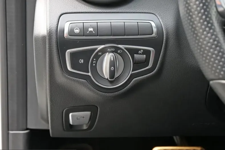 Mercedes-Benz C 300 (Clasa C) din 2023 cu 48.620 km - oferta MER260103 - foto 19
