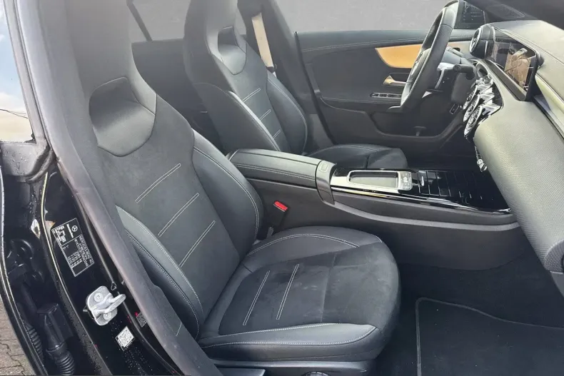 Mercedes-Benz CLA 200 (Clasa CLA) din 2025 cu 6.533 km - oferta MER260160 - foto 3