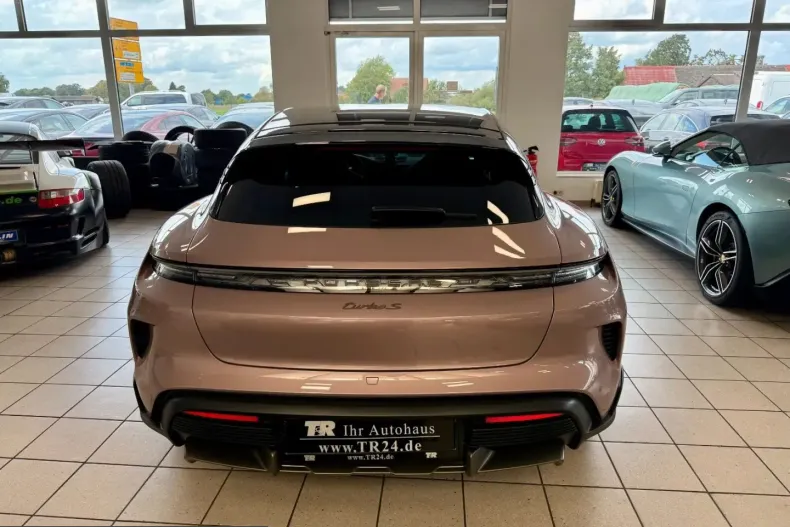 Porsche Taycan din 2024 cu 27.812 km - oferta POR260195 - foto 4