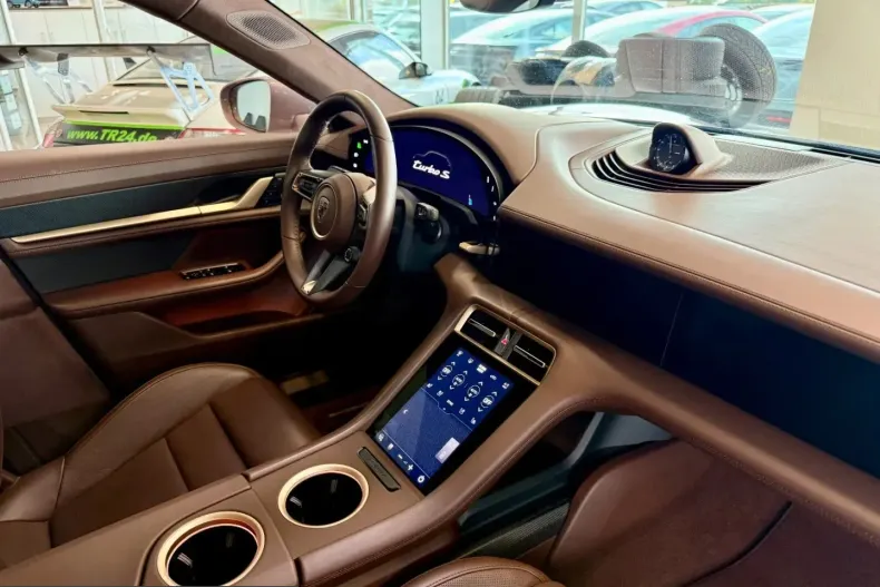 Porsche Taycan din 2024 cu 27.812 km - oferta POR260195 - foto 15