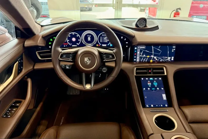 Porsche Taycan din 2024 cu 27.812 km - oferta POR260195 - foto 17