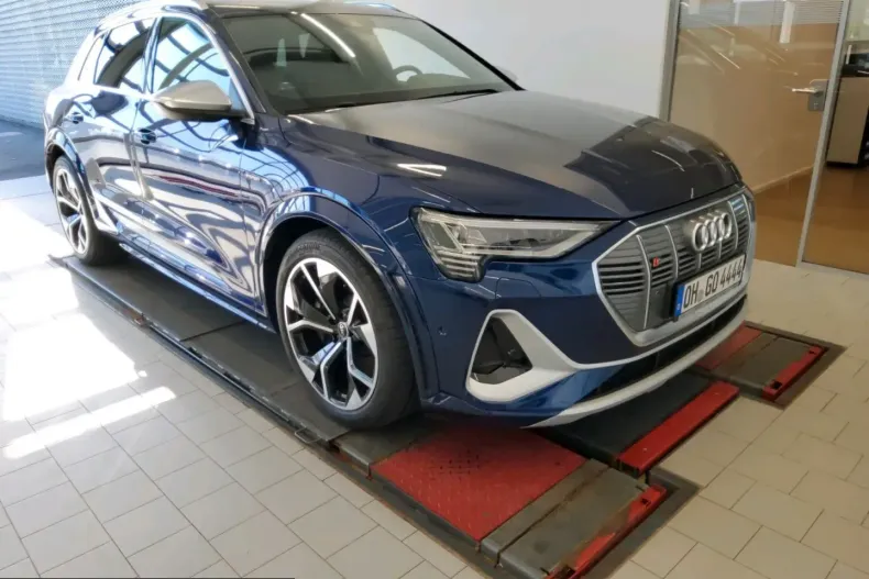 Audi e-tron din 2022 cu 40.250 km - oferta AUD260213 - foto 1