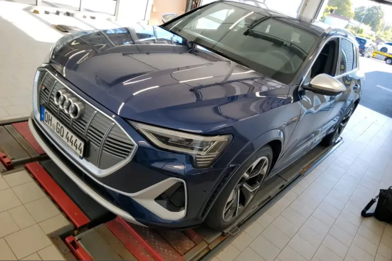 Audi e-tron din 2022 cu 40.250 km - oferta AUD260213 - foto 2