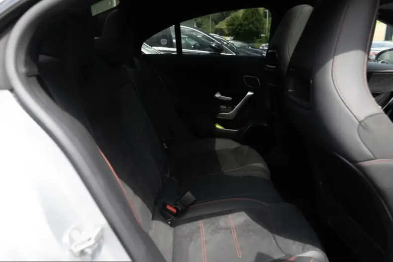 Mercedes-Benz CLA 200 (Clasa CLA) din 2024 cu 27.390 km - oferta MER260376 - foto 4