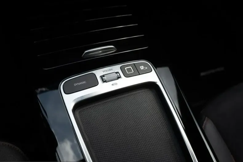 Mercedes-Benz CLA 200 (Clasa CLA) din 2024 cu 27.390 km - oferta MER260376 - foto 14