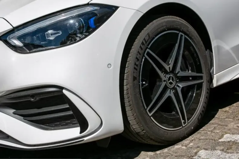 Mercedes-Benz C 300 (Clasa C) din 2025 cu 16.035 km - oferta MER260419 - foto 3