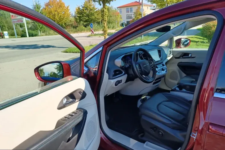 Chrysler Pacifica din 2021 cu 35.555 km - oferta CHR260441 - foto 43