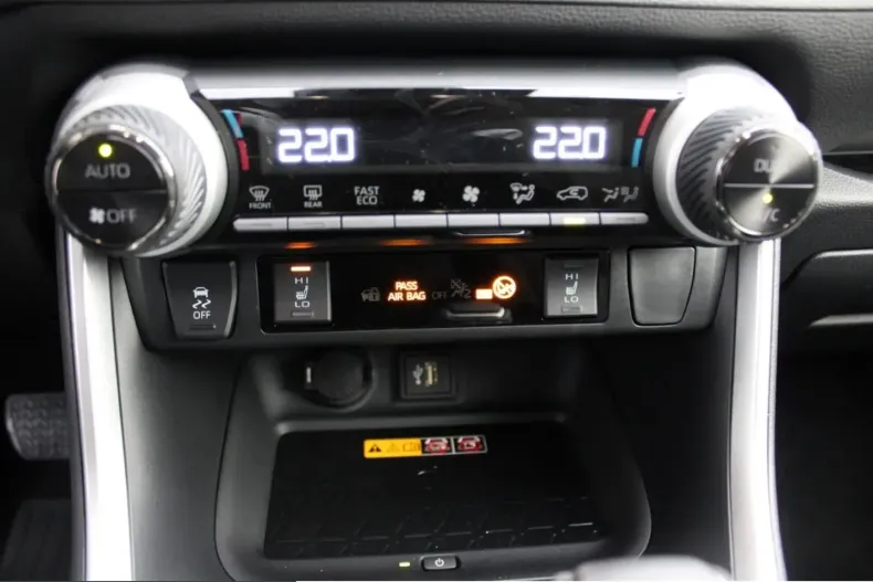 Toyota RAV4 din 2023 cu 66.715 km - oferta TOY260465 - foto 12